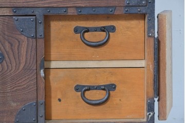 和製アンティーク　上手物　杢目の良い三方欅(ケヤキ)材の関東時代箪笥　(R-088319)