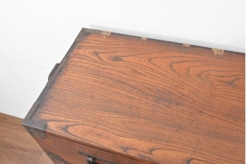 和製アンティーク　上手物　杢目の良い三方欅(ケヤキ)材の関東時代箪笥　(R-088319)