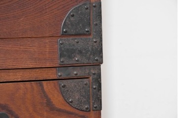 和製アンティーク　上手物　杢目の良い三方欅(ケヤキ)材の関東時代箪笥　(R-088319)