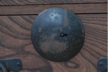 和製アンティーク　上手物　杢目の良い三方欅(ケヤキ)材の関東時代箪笥サイドボード　(R-088321)