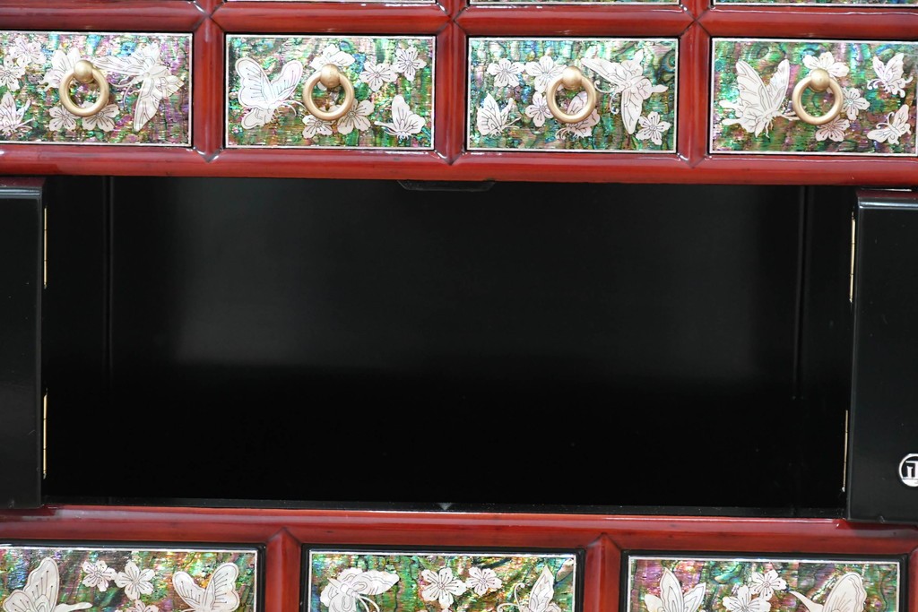 中古　超美品　最高級品　吉正本螺鈿工芸院　蝶と花鳥文が華やかな薬箪笥　購入価格約380万円　(R-088323)