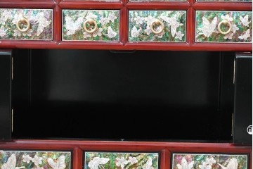 中古　超美品　最高級品　吉正本螺鈿工芸院　蝶と花鳥文が華やかな薬箪笥　購入価格約380万円　(R-088323)