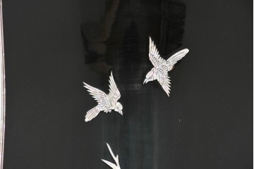 中古　超美品　最高級品　吉正本螺鈿工芸院　蝶と花鳥文が華やかな薬箪笥　購入価格約380万円　(R-088323)