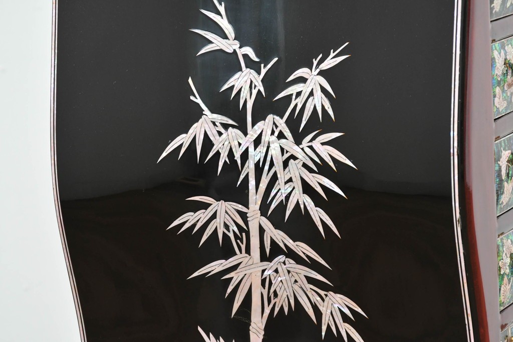 中古　超美品　最高級品　吉正本螺鈿工芸院　蝶と花鳥文が華やかな薬箪笥　購入価格約380万円　(R-088323)