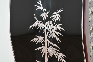中古　超美品　最高級品　吉正本螺鈿工芸院　蝶と花鳥文が華やかな薬箪笥　購入価格約380万円　(R-088323)