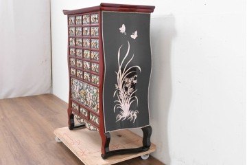 中古　超美品　最高級品　吉正本螺鈿工芸院　蝶と花鳥文が華やかな薬箪笥　購入価格約380万円　(R-088323)