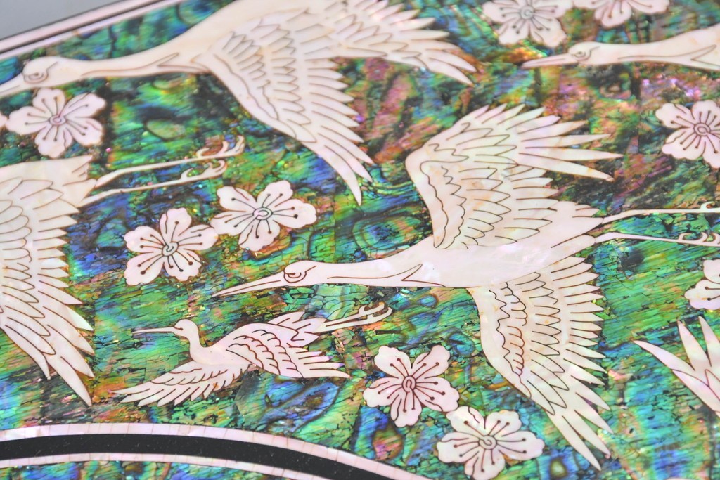 中古　超美品　最高級品　吉正本螺鈿工芸院　蝶と花鳥文が華やかな薬箪笥　購入価格約380万円　(R-088323)