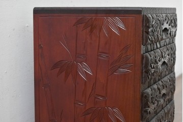 中古　日光彫り　豊かな彫刻が目を引く小引き出し　(R-088324)
