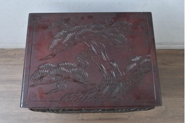 中古　日光彫り　豊かな彫刻が目を引く小引き出し　(R-088324)