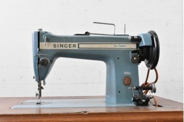 和製ヴィンテージ　SINGER(シンガー)社　188U Blue Champion(ブルーチャンピオン)　拡張天板付きの業務用足踏みミシン　(R-088325)