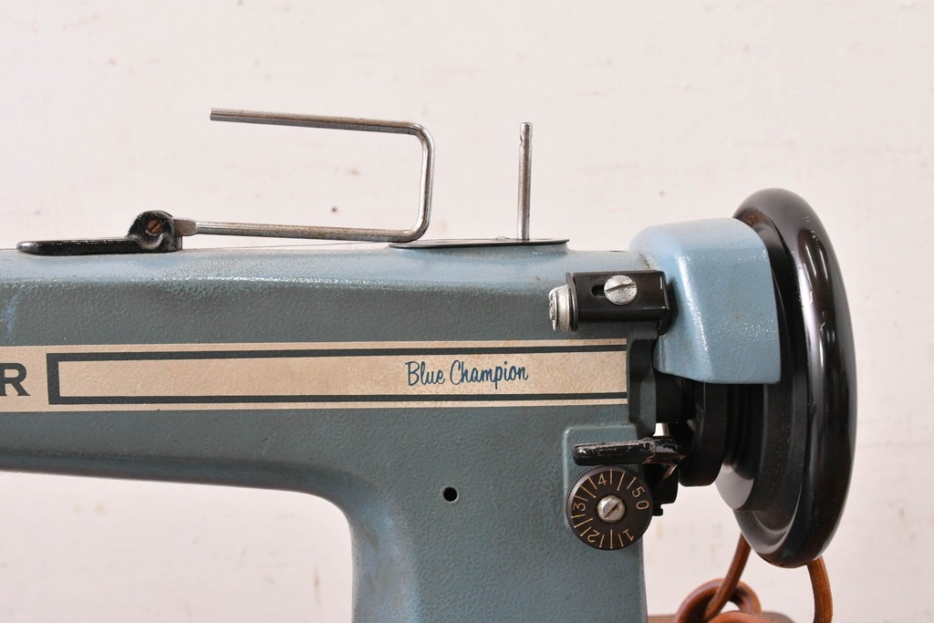 和製ヴィンテージ　SINGER(シンガー)社　188U Blue Champion(ブルーチャンピオン)　拡張天板付きの業務用足踏みミシン　(R-088325)