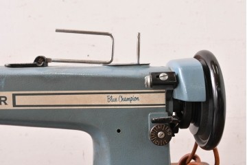 和製ヴィンテージ　SINGER(シンガー)社　188U Blue Champion(ブルーチャンピオン)　拡張天板付きの業務用足踏みミシン　(R-088325)