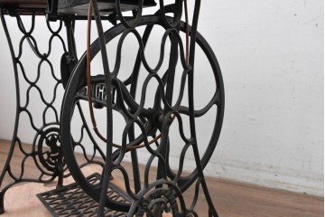 和製ヴィンテージ　SINGER(シンガー)社　188U Blue Champion(ブルーチャンピオン)　拡張天板付きの業務用足踏みミシン　(R-088325)