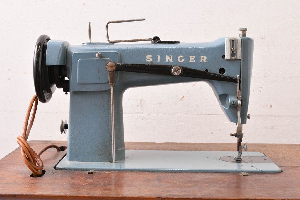 和製ヴィンテージ　SINGER(シンガー)社　188U Blue Champion(ブルーチャンピオン)　拡張天板付きの業務用足踏みミシン　(R-088325)