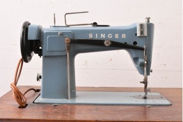 和製ヴィンテージ　SINGER(シンガー)社　188U Blue Champion(ブルーチャンピオン)　拡張天板付きの業務用足踏みミシン　(R-088325)