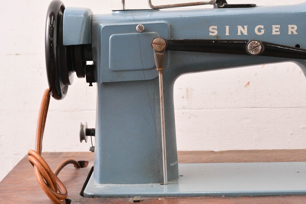和製ヴィンテージ　SINGER(シンガー)社　188U Blue Champion(ブルーチャンピオン)　拡張天板付きの業務用足踏みミシン　(R-088325)