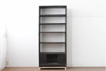 アジアンヴィンテージ　李朝デザイン　黒味を帯びた木肌と控えめな意匠が魅力の本棚　(R-088333)