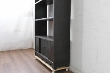 アジアンヴィンテージ　李朝デザイン　黒味を帯びた木肌と控えめな意匠が魅力の本棚　(R-088333)