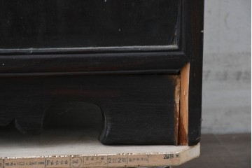 アジアンヴィンテージ　李朝デザイン　黒味を帯びた木肌と控えめな意匠が魅力の本棚　(R-088333)