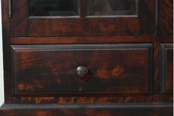 中古　和光　北斗民芸　深みのある木の色合いにガラス扉が美しく映えるブックケース　(R-088335)