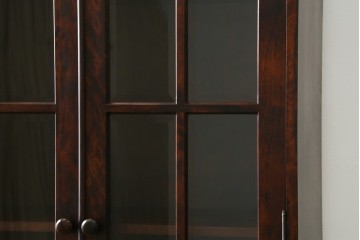 中古　和光　北斗民芸　深みのある木の色合いにガラス扉が美しく映えるブックケース　(R-088335)