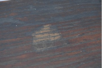 和製アンティーク　槐(えんじゅ)材　胴金具が渋みを添える小引き出し　(R-088338)