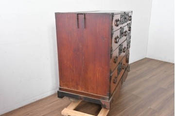 和製アンティーク　前面欅(ケヤキ)材　重厚な金具で存在感あふれる仙台車箪笥　(R-088339)