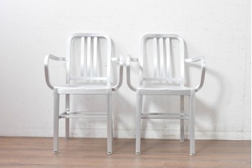 新古　展示品　超美品　リプロダクト品　Emeco(エメコ)　No.1006 NAVY ARMCHAIR(ネイビー アームチェア)　アルミニウム製の洗練されたアームチェア2脚セット　(R-088340)