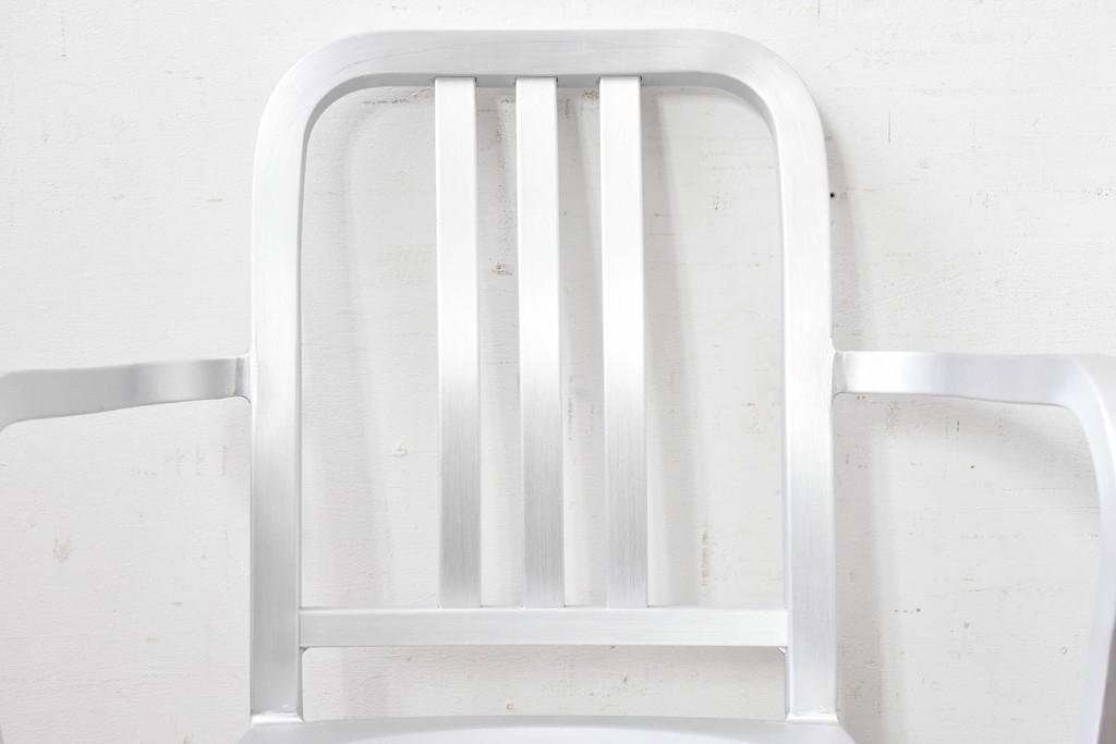 新古　展示品　超美品　リプロダクト品　Emeco(エメコ)　No.1006 NAVY ARMCHAIR(ネイビー アームチェア)　アルミニウム製の洗練されたアームチェア2脚セット　(R-088340)