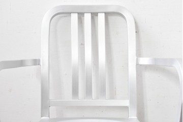 新古　展示品　超美品　リプロダクト品　Emeco(エメコ)　No.1006 NAVY ARMCHAIR(ネイビー アームチェア)　アルミニウム製の洗練されたアームチェア2脚セット　(R-088340)