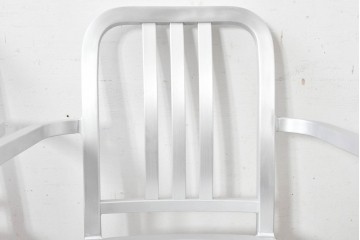 新古　展示品　超美品　リプロダクト品　Emeco(エメコ)　No.1006 NAVY ARMCHAIR(ネイビー アームチェア)　アルミニウム製の洗練されたアームチェア2脚セット　(R-088340)