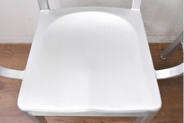 新古　展示品　超美品　リプロダクト品　Emeco(エメコ)　No.1006 NAVY ARMCHAIR(ネイビー アームチェア)　アルミニウム製の洗練されたアームチェア2脚セット　(R-088340)