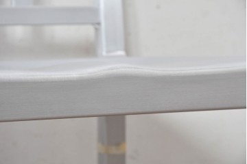 新古　展示品　超美品　リプロダクト品　Emeco(エメコ)　No.1006 NAVY ARMCHAIR(ネイビー アームチェア)　アルミニウム製の洗練されたアームチェア2脚セット　(R-088340)