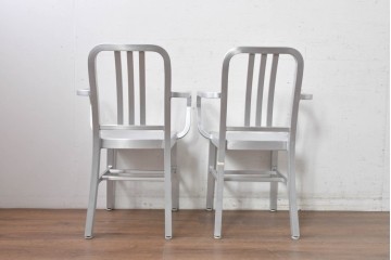 新古　展示品　超美品　リプロダクト品　Emeco(エメコ)　No.1006 NAVY ARMCHAIR(ネイビー アームチェア)　アルミニウム製の洗練されたアームチェア2脚セット　(R-088340)