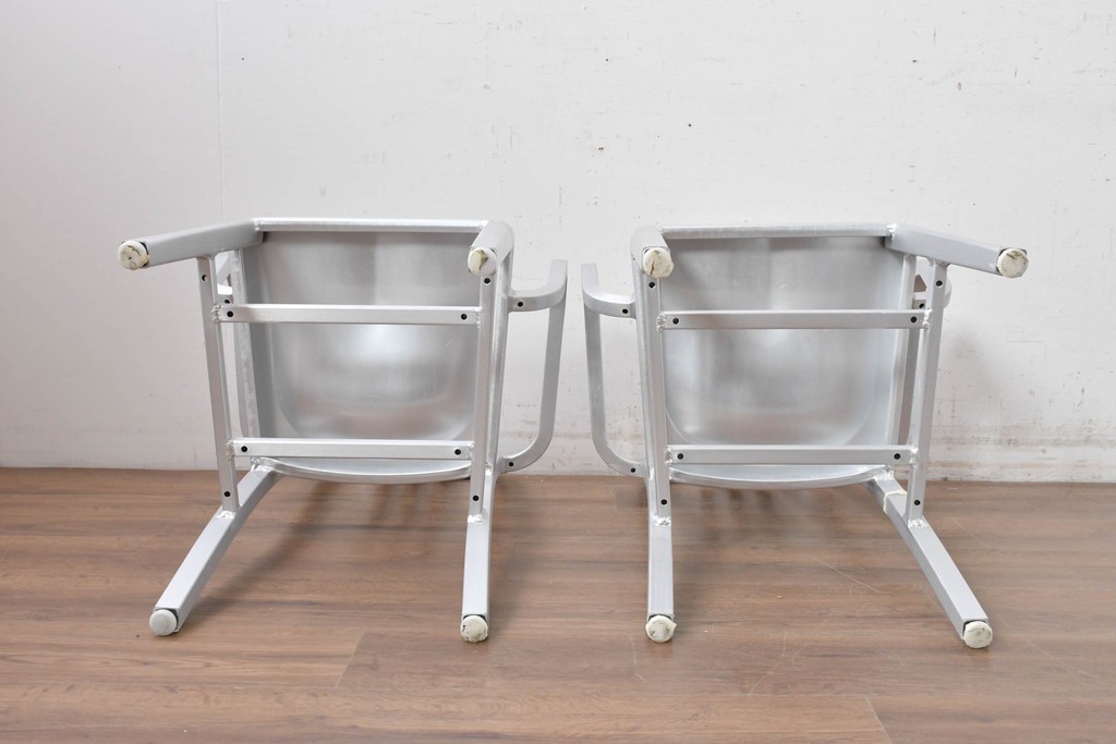新古　展示品　超美品　リプロダクト品　Emeco(エメコ)　No.1006 NAVY ARMCHAIR(ネイビー アームチェア)　アルミニウム製の洗練されたアームチェア2脚セット　(R-088340)