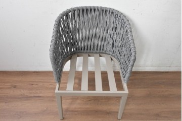 新古　展示品　超美品　ロープ編みの背もたれとターコイズブルーの座面がお洒落なアームチェア　制作費約12万円　(R-088341)