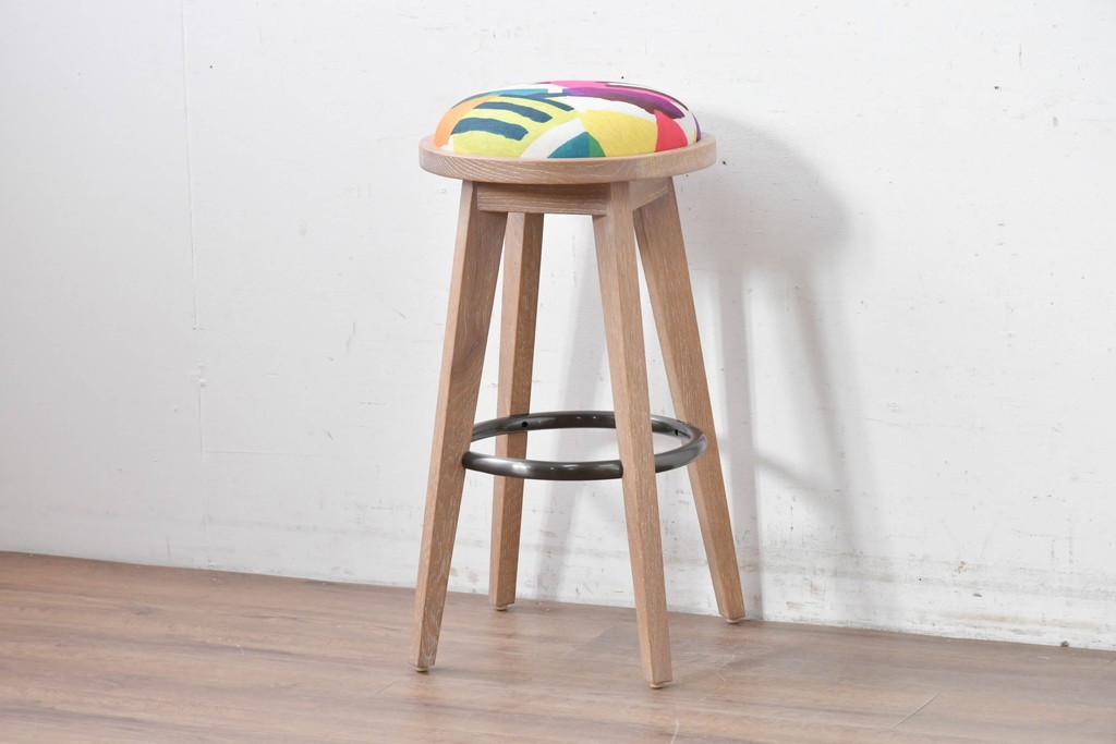 新古　展示品　美品　カラフルな柄の座面が印象的なハイスツール　制作費約10万円　(R-088342)