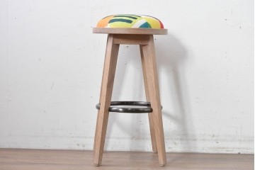 新古　展示品　美品　カラフルな柄の座面が印象的なハイスツール　制作費約10万円　(R-088342)