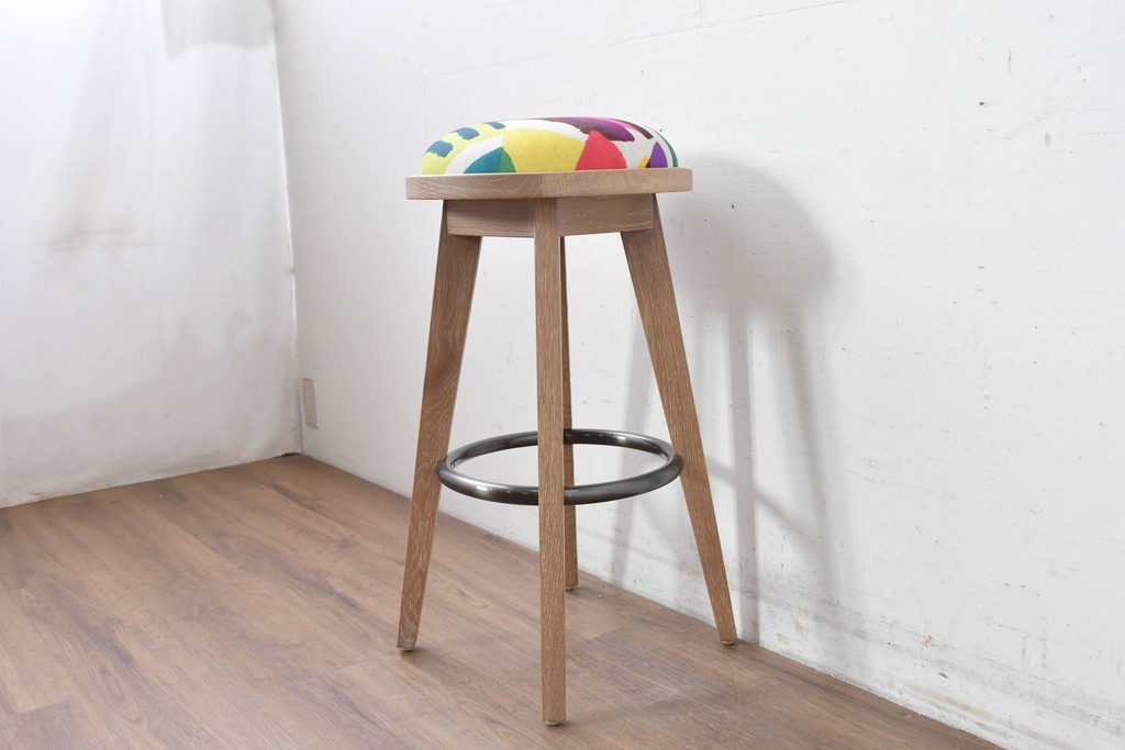新古　展示品　美品　カラフルな柄の座面が印象的なハイスツール　制作費約10万円　(R-088342)