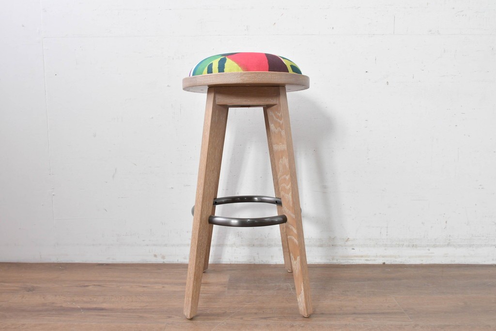 新古　展示品　美品　カラフルな柄の座面が印象的なハイスツール　制作費約10万円　(R-088342)