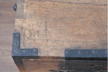 和製アンティーク　明治期　総桐材　重厚な金具と素朴な木味が趣深い帳場箪笥ローボード　(R-088344)