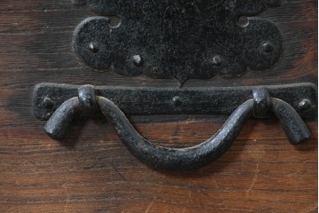和製アンティーク　明治期　総桐材　重厚な金具と素朴な木味が趣深い帳場箪笥ローボード　(R-088344)