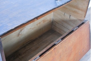 韓国アンティーク　李朝家具　欅(ケヤキ)材　重厚な金具があしらわれたバンダチ　(R-088345)