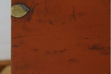 韓国ヴィンテージ　アンティーク風　鮮やかな朱塗りと重厚感のある金具が目を引く李朝バンダチ　(R-088346)