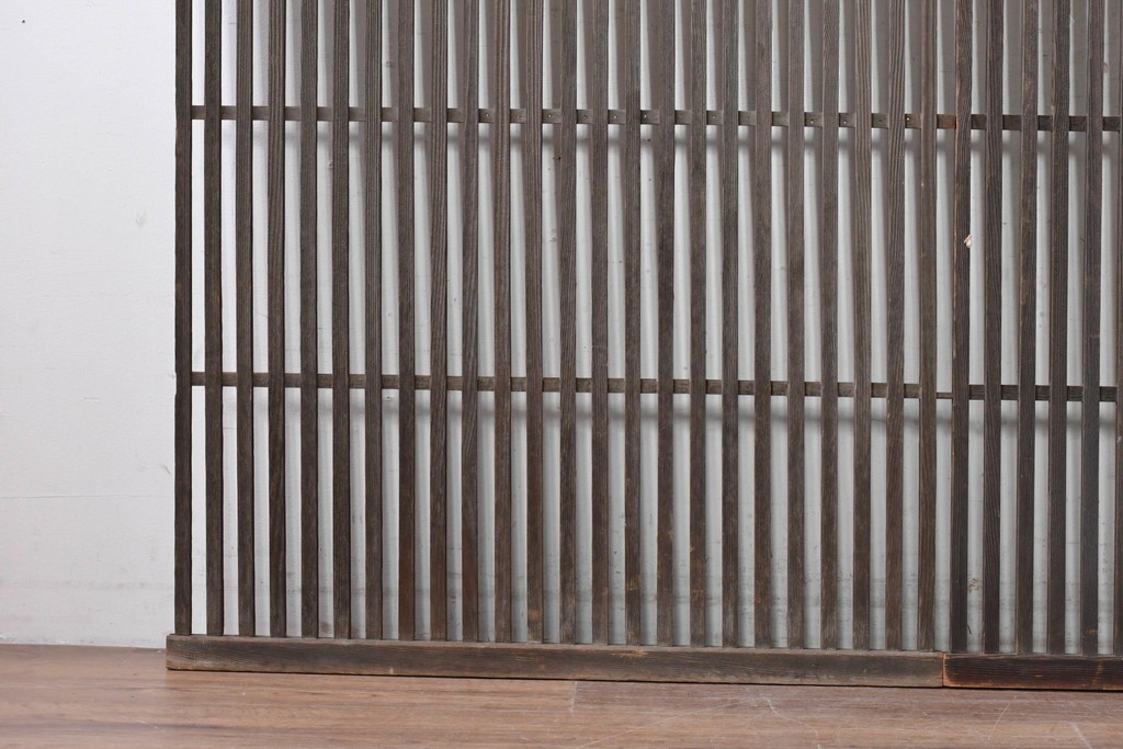アンティーク建具　明治期から大正期　深みのある木味が趣深い古い町屋の出格子2枚セット　(R-088353)
