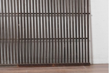 アンティーク建具　明治期から大正期　深みのある木味が趣深い古い町屋の出格子2枚セット　(R-088353)