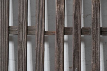 アンティーク建具　明治期から大正期　深みのある木味が趣深い古い町屋の出格子2枚セット　(R-088353)