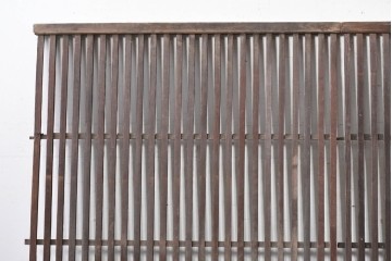アンティーク建具　明治期から大正期　深みのある木味が趣深い古い町屋の出格子2枚セット　(R-088353)