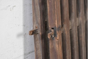 アンティーク建具　明治期から大正期　深みのある木味が趣深い古い町屋の出格子2枚セット　(R-088353)