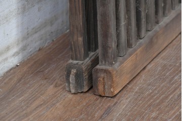 アンティーク建具　明治期から大正期　深みのある木味が趣深い古い町屋の出格子2枚セット　(R-088353)